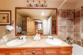 Red Hawk Townhomes 2 Bedroom Rental In River Run Village - Badeværelse