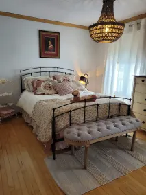 Saguenay-Lac-Saint-Jean Getaway 3-Bedroom Holiday Cottage with Garden View - Værelse