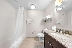 Sleep Inn & Suites West-Near Medical Center - Bathroom