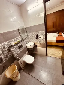 JPM Suites Noida 70 - Bagno