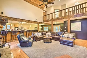 Game Room & Fire Pit: Spacious Elk Park Lodge! - Interiör