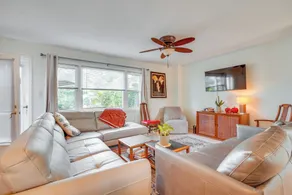 2 Blocks to Beach: Walkable Woodmont Village Home - Innvendig