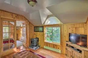 'elk Hideaway:' Ashford Cottage w/ Hot Tub! - Interior