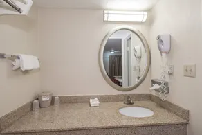 Red Roof Inn Hagerstown - Williamsport, MD - Bathroom