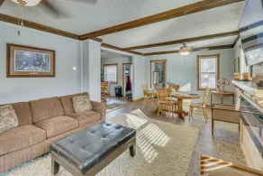 The Farm by the Chain of Lakes: Walk to the Beach! - Intérieur