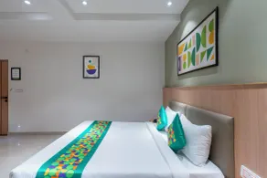 Treebo Pride Inn Aero, Shamshabad - Room