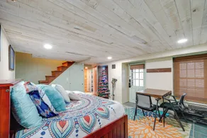 Beckley Studio w/ Private Hot Tub & Home Gym! - Intérieur
