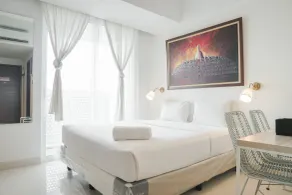 Minimalist Studio Room with City View at West Vista Apartment By Travelio - Zimmer