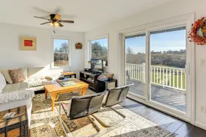 1 Block to Bellport Bay! Scenic Hamptons Hideaway - Interior