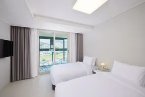 Shift Door Residence Hari - Room