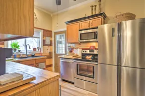 Spacious Victorian Home 1/4 Mi to Holiday Valley! - Interiör