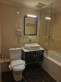Merchant Hotel - Bathroom