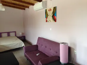 New and Colorful Studio Near Airport and Beach in Heraklion - Living area