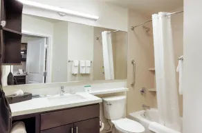 Candlewood Suites - Brighton by IHG - Badezimmer