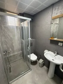 Romeo Beach Hotel - Bathroom