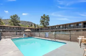 Econo Lodge Inn & Suites Yreka - Piscine