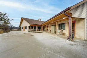 Secluded, Waterfront Home w/ Patio in Craigville! - Innenbereich