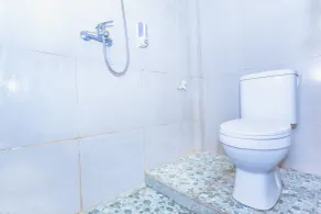 OYO 1427 Azzahra Guest House Syariah - Baño