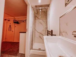 Ye Olde Original Withy Trees - Baño