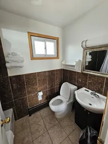 Forest Plaza Motel - Bathroom