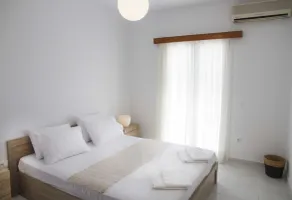 Iridanos Apartments - Zimmer