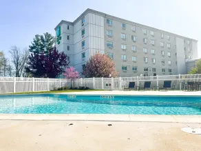 Holiday Inn Salem by IHG - Piscine