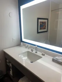 La Quinta by Wyndham OKC North - Quail Springs - Salle de bain