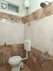 Green Tree Hotel-Near VFS Global and Ramee Mall - Bagno