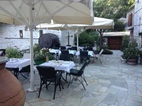 Ta Xelidonakia - Restaurant