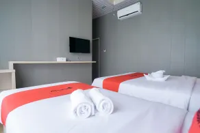 RedDoorz near Exit Toll Sirkuit Sentul - Værelse