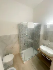Cinemovie Guesthouse - Bathroom