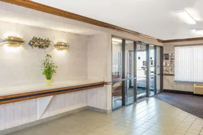 Days Inn by Wyndham Pontoon Beach - Hall