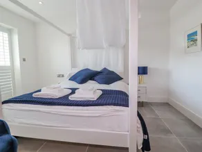 30 Cliff Edge - Quarto