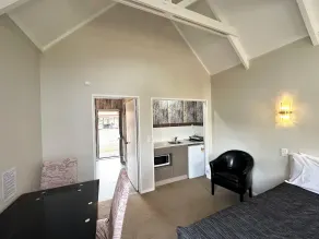 Apex On Fenton Motel - Room