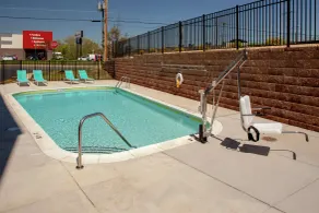 Tru by Hilton Farmville - Piscine