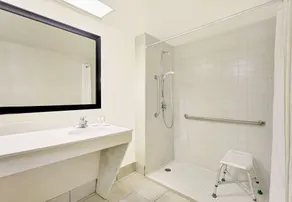 Super 8 by Wyndham Byron/South Macon - Salle de bain