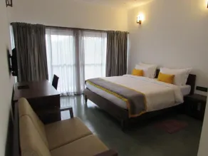 Falcon Crest - Room