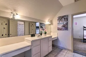 Waterfront Family Home w/ Patio in Hitchcock - Innvendig