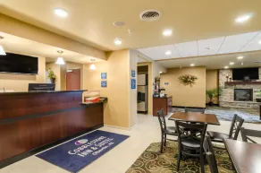 Cobblestone Inn & Suites - Oberlin - Reception
