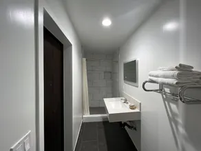 ERTH INN by AGA Bell Gardens - Bathroom