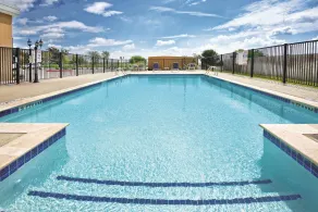 La Quinta by Wyndham Victoria - South - Piscine