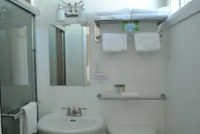 St. Paul Lodge - Bathroom
