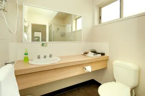 Box Hill Motel - Bathroom