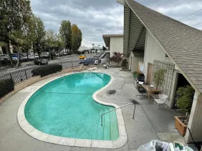 Akua Inn & Suites - Anaheim - Fullerton - Piscine