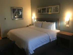 Hampton Inn & Suites by Hilton Salamanca Bajio - Værelse