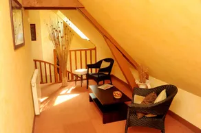 Logis Hôtel les Terrasses - Coin salon dans le hall