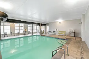 Spark by Hilton Portland Airport Maine Mall - Piscine