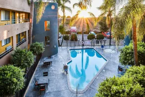 Travelodge by Wyndham Commerce Los Angeles Area - Piscine