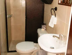 Hostal Las Puertas - Bathroom