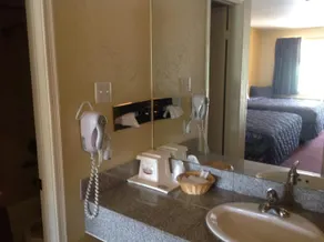 Countryside Inn - Badezimmer